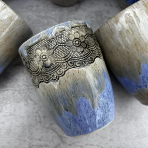 CZARKA CERAMICZNA ZE ZDOBIENIEM